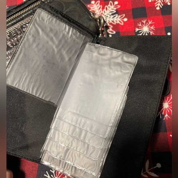 71- Coach “Poppy” wristlet wallet. - Picture 4 of 7